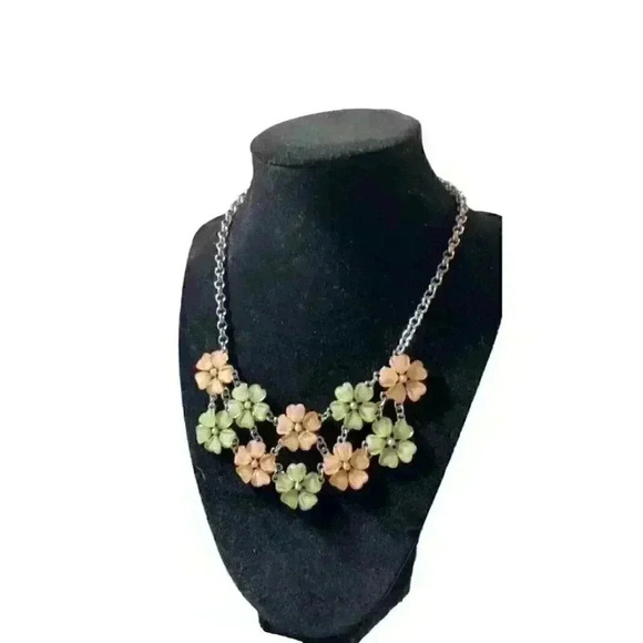 Glass flower necklace - Picture 3 of 3